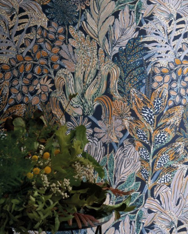 Papel Pintado con estilo Botánico modelo BORROMEE de la marca Casamance